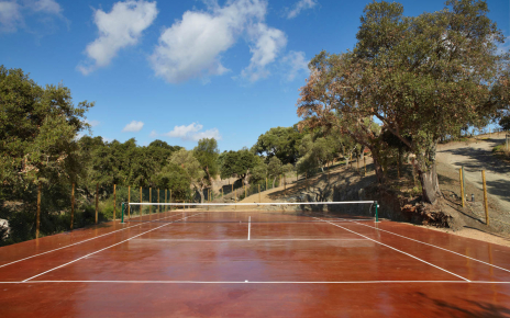 Una cancha de tenis 